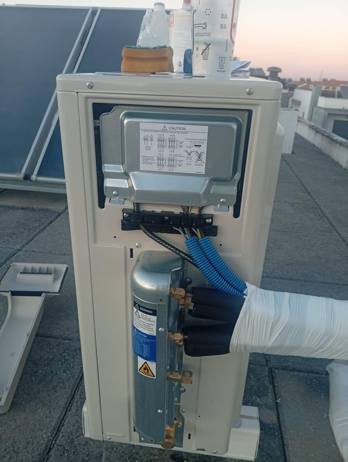 Ligação de tubagem de refrigeração de ar condicionado